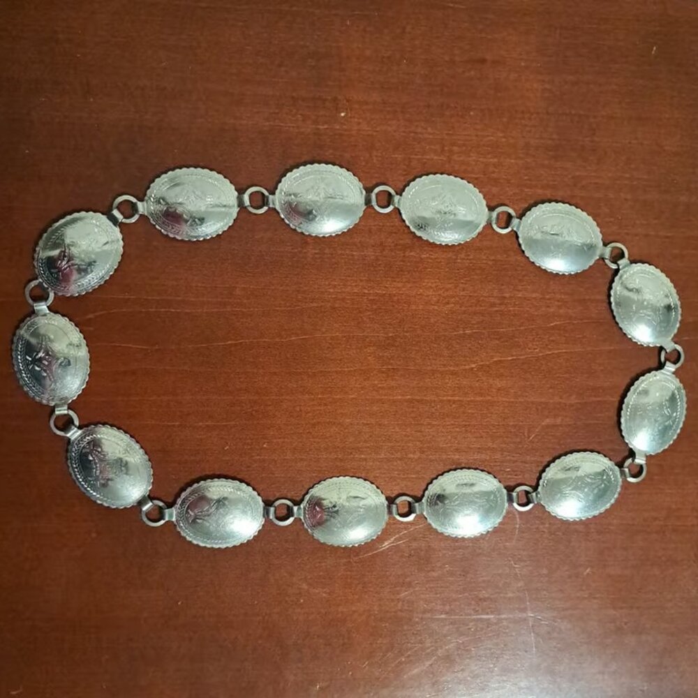 Silver Plated Concho Belt Scalloped Oval Etched Sections With Round Links